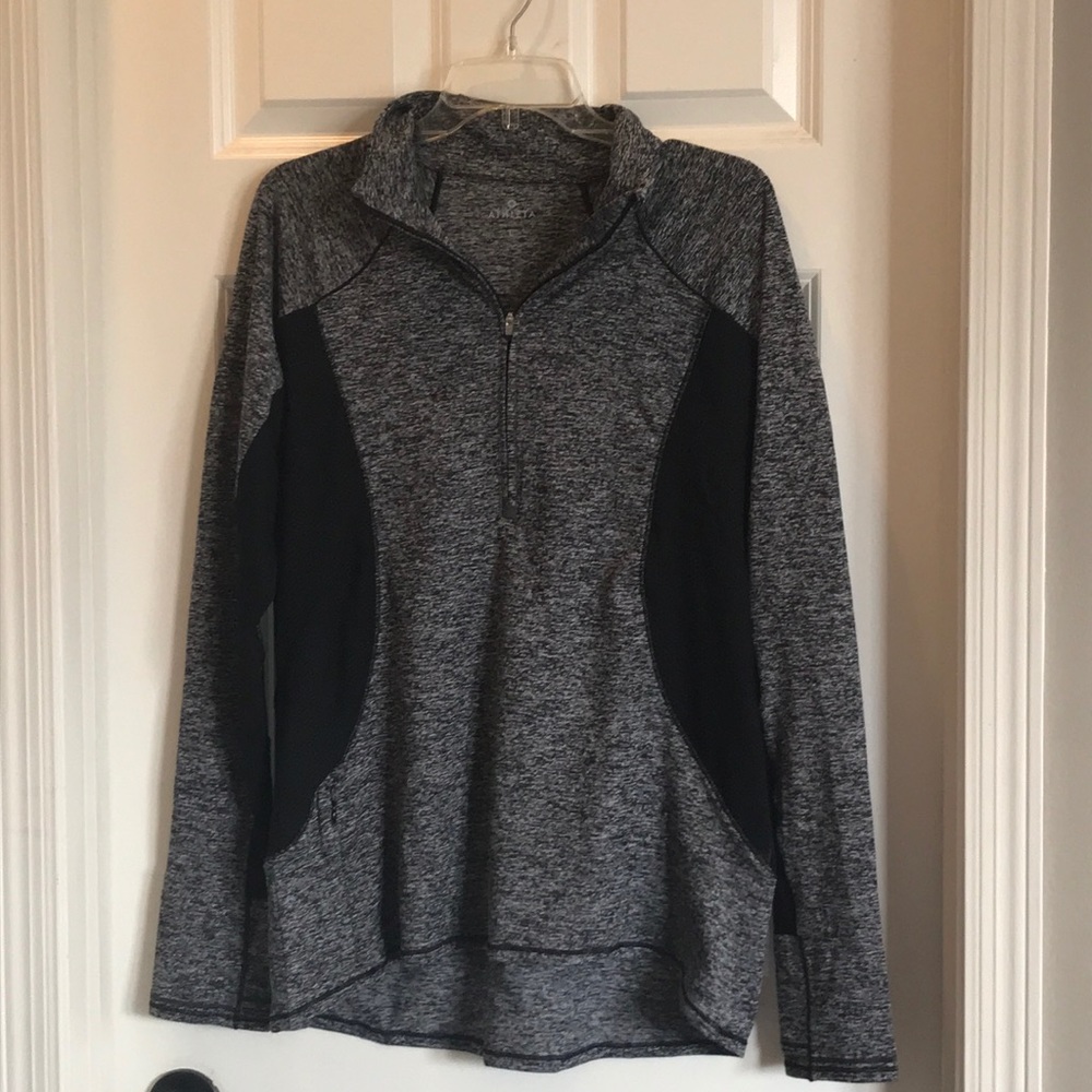 Women’s three quarter zip long sleeve Athleta top